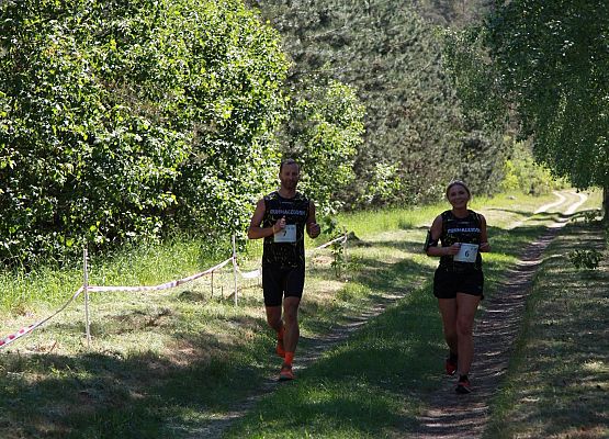 Grafika 374: "Rodzinny Bieg Leśnika" na 8 kilometrów przy Szkole Podstawowej w Leśnicach