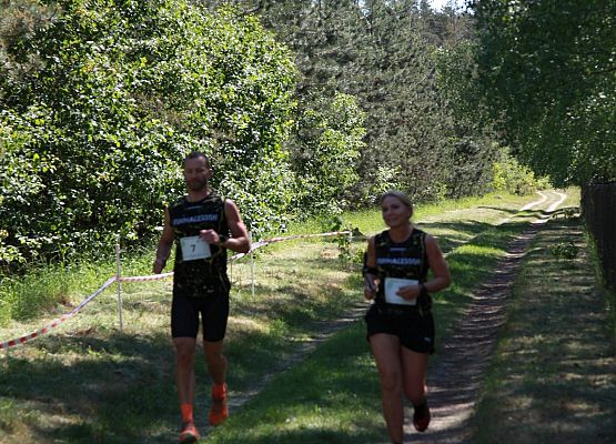 Grafika 375: "Rodzinny Bieg Leśnika" na 8 kilometrów przy Szkole Podstawowej w Leśnicach