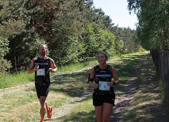 Grafika 382: "Rodzinny Bieg Leśnika" na 8 kilometrów przy Szkole Podstawowej w Leśnicach