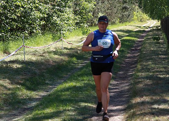 Grafika 385: "Rodzinny Bieg Leśnika" na 8 kilometrów przy Szkole Podstawowej w Leśnicach
