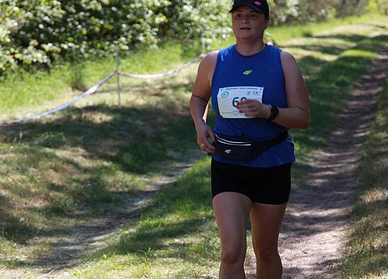 Grafika 387: "Rodzinny Bieg Leśnika" na 8 kilometrów przy Szkole Podstawowej w Leśnicach