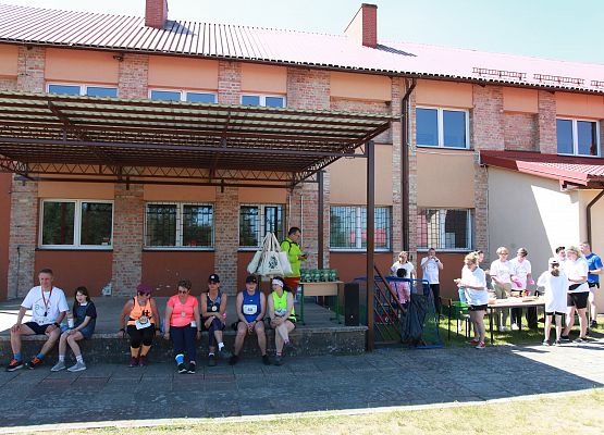 Grafika 393: "Rodzinny Bieg Leśnika" na 8 kilometrów przy Szkole Podstawowej w Leśnicach