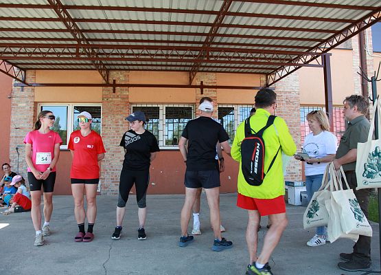 Grafika 399: "Rodzinny Bieg Leśnika" na 8 kilometrów przy Szkole Podstawowej w Leśnicach