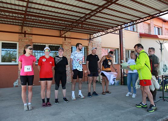 Grafika 400: "Rodzinny Bieg Leśnika" na 8 kilometrów przy Szkole Podstawowej w Leśnicach