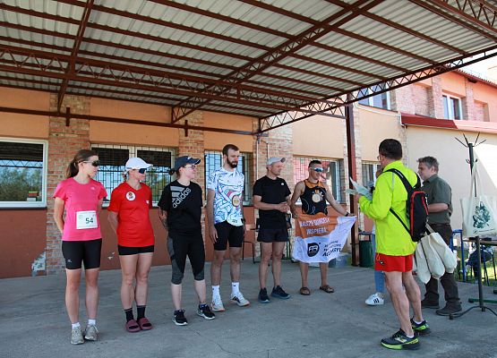 Grafika 402: "Rodzinny Bieg Leśnika" na 8 kilometrów przy Szkole Podstawowej w Leśnicach