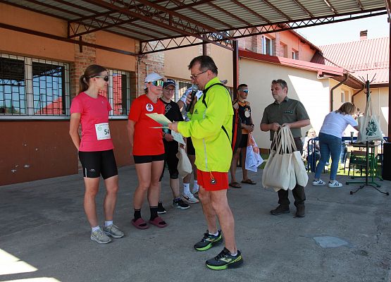 Grafika 405: "Rodzinny Bieg Leśnika" na 8 kilometrów przy Szkole Podstawowej w Leśnicach