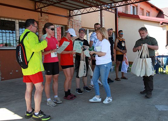 Grafika 407: "Rodzinny Bieg Leśnika" na 8 kilometrów przy Szkole Podstawowej w Leśnicach