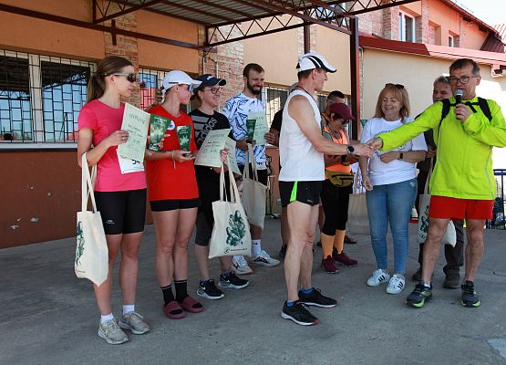 Grafika 415: "Rodzinny Bieg Leśnika" na 8 kilometrów przy Szkole Podstawowej w Leśnicach