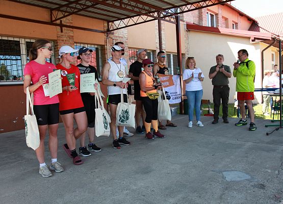 Grafika 416: "Rodzinny Bieg Leśnika" na 8 kilometrów przy Szkole Podstawowej w Leśnicach
