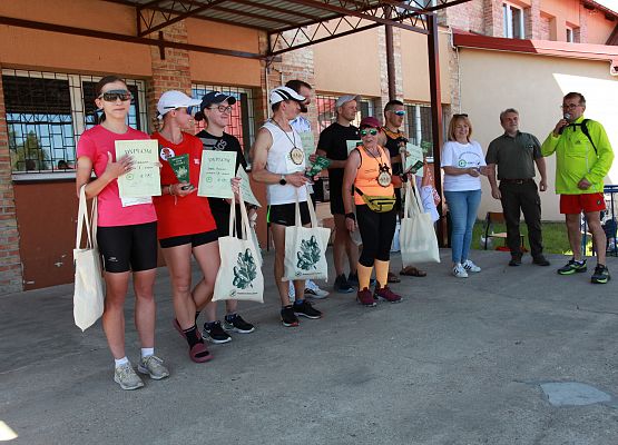 Grafika 419: "Rodzinny Bieg Leśnika" na 8 kilometrów przy Szkole Podstawowej w Leśnicach