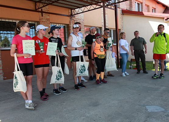 Grafika 421: "Rodzinny Bieg Leśnika" na 8 kilometrów przy Szkole Podstawowej w Leśnicach