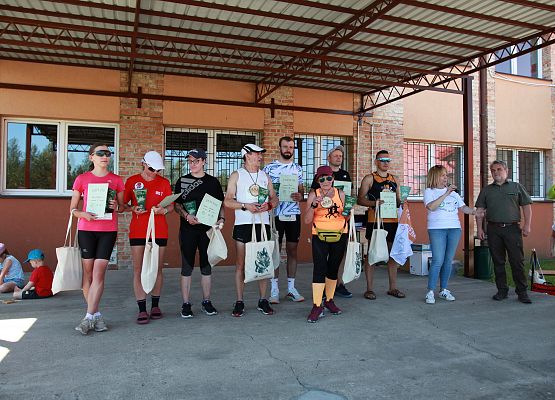 Grafika 424: "Rodzinny Bieg Leśnika" na 8 kilometrów przy Szkole Podstawowej w Leśnicach
