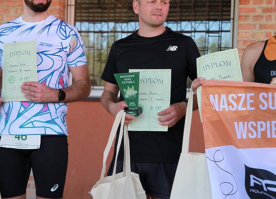 Grafika 428: "Rodzinny Bieg Leśnika" na 8 kilometrów przy Szkole Podstawowej w Leśnicach