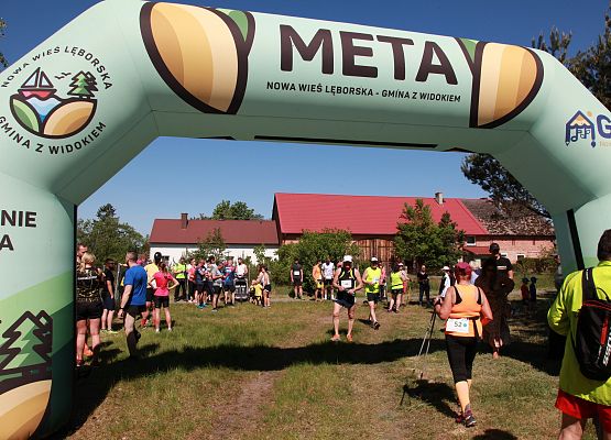 Grafika 435: "Rodzinny Bieg Leśnika" na 8 kilometrów przy Szkole Podstawowej w Leśnicach