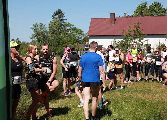 Grafika 440: "Rodzinny Bieg Leśnika" na 8 kilometrów przy Szkole Podstawowej w Leśnicach