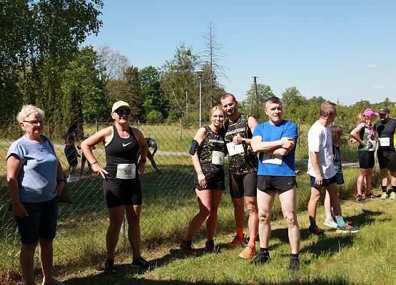 Grafika 441: "Rodzinny Bieg Leśnika" na 8 kilometrów przy Szkole Podstawowej w Leśnicach
