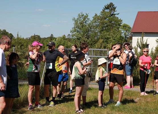 Grafika 442: "Rodzinny Bieg Leśnika" na 8 kilometrów przy Szkole Podstawowej w Leśnicach