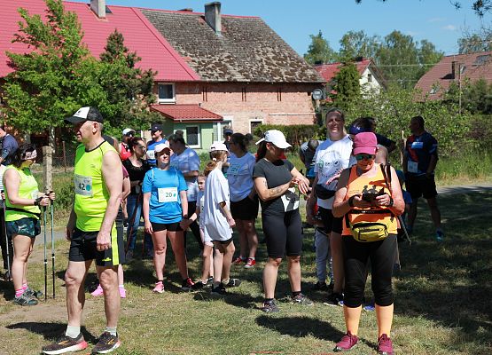 Grafika 445: "Rodzinny Bieg Leśnika" na 8 kilometrów przy Szkole Podstawowej w Leśnicach