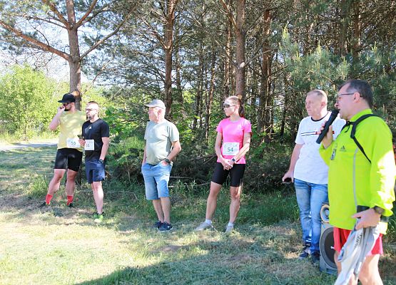 Grafika 446: "Rodzinny Bieg Leśnika" na 8 kilometrów przy Szkole Podstawowej w Leśnicach