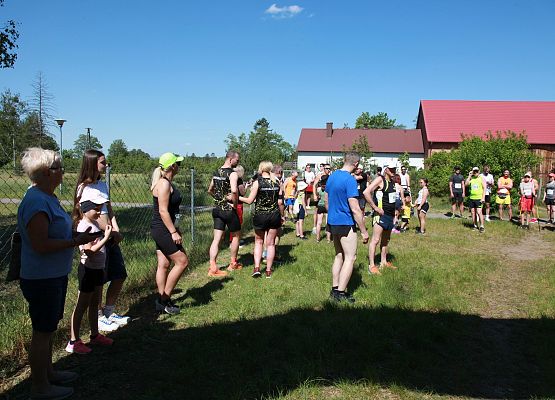 Grafika 448: "Rodzinny Bieg Leśnika" na 8 kilometrów przy Szkole Podstawowej w Leśnicach