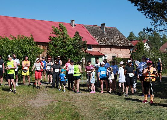 Grafika 449: "Rodzinny Bieg Leśnika" na 8 kilometrów przy Szkole Podstawowej w Leśnicach