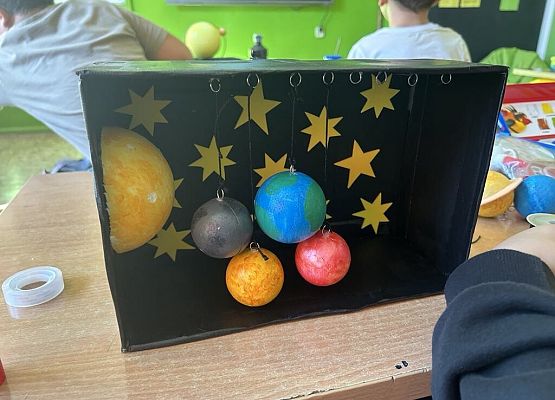 Grafika 5: Makiety układu słonecznego - geografia w klasie 6