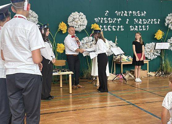 Grafika 15: Uroczyste zakończenie roku szkolnego klasy ósmej