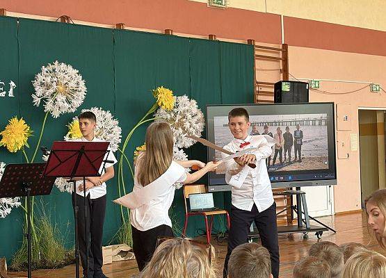 Grafika 24: Uroczyste zakończenie roku szkolnego klasy ósmej