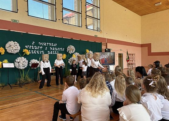 Grafika 39: Uroczyste zakończenie roku szkolnego klasy ósmej