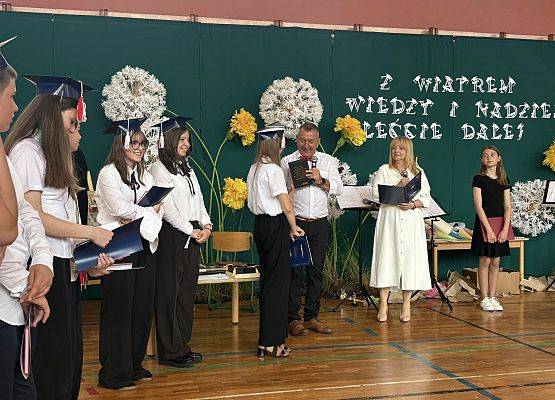 Grafika 40: Uroczyste zakończenie roku szkolnego klasy ósmej