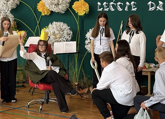 Grafika 50: Uroczyste zakończenie roku szkolnego klasy ósmej