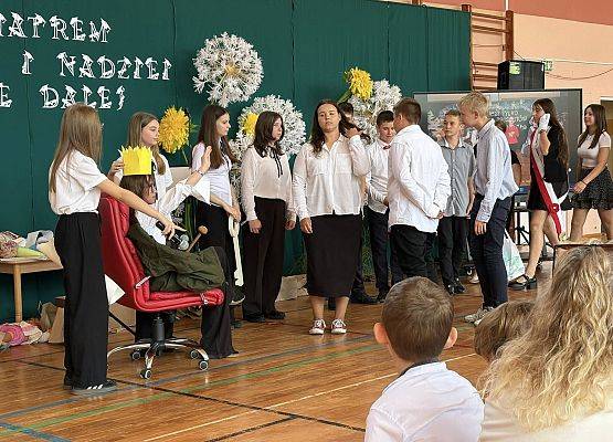 Grafika 64: Uroczyste zakończenie roku szkolnego klasy ósmej