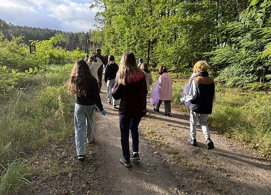 Grafika 31: ,,W naturę z kulturą"