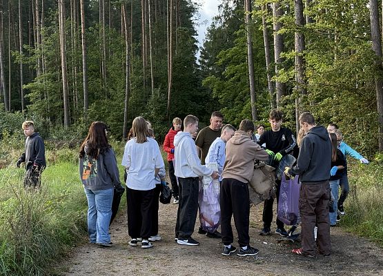 Grafika 28: ,,W naturę z kulturą"