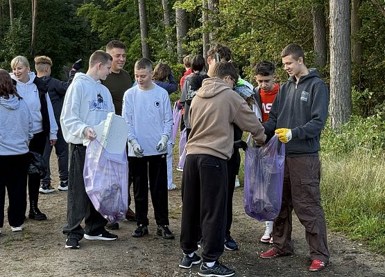 Grafika 27: ,,W naturę z kulturą"