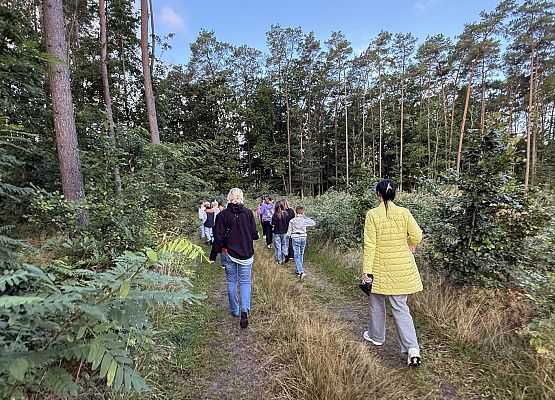 Grafika 26: ,,W naturę z kulturą"