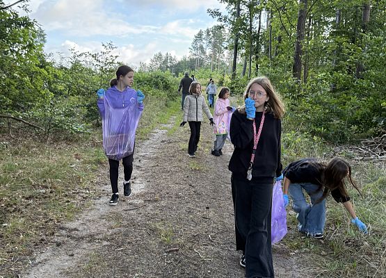 Grafika 24: ,,W naturę z kulturą"