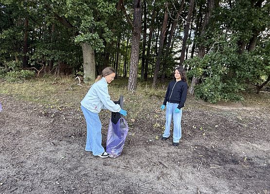 Grafika 23: ,,W naturę z kulturą"