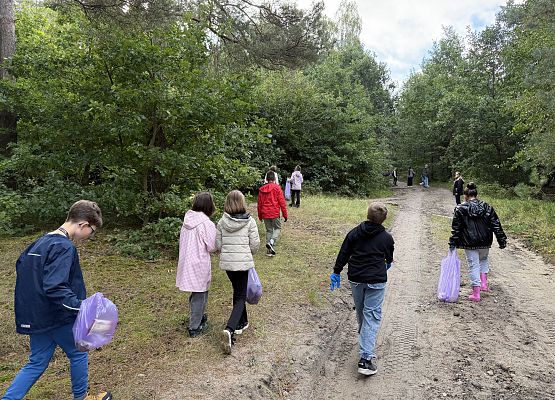 Grafika 19: ,,W naturę z kulturą"