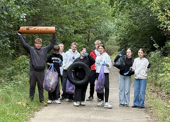 Grafika 17: ,,W naturę z kulturą"