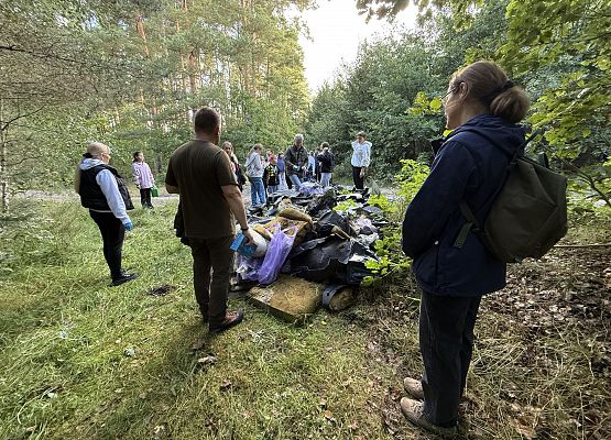 Grafika 8: ,,W naturę z kulturą"