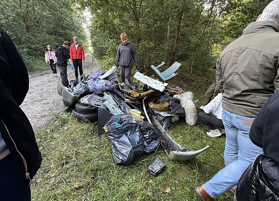 Grafika 7: ,,W naturę z kulturą"