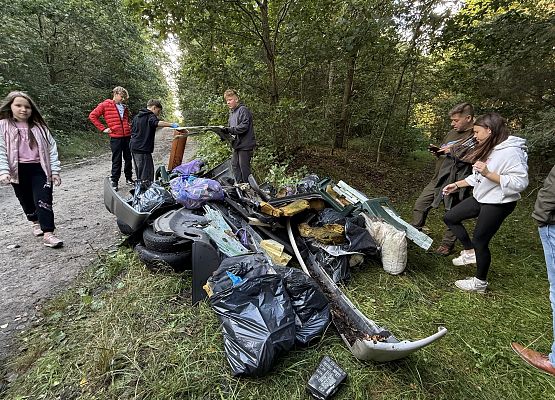 Grafika 3: ,,W naturę z kulturą"