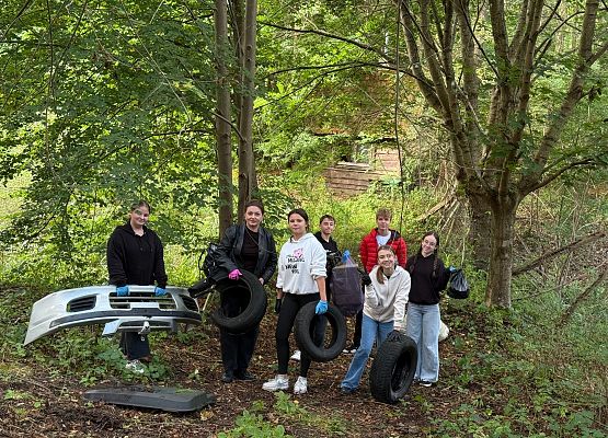 Grafika 5: ,,W naturę z kulturą"