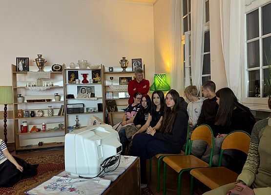 Grafika 3: Nerd Night w LO1 - nasi uczniowie w świecie nauki