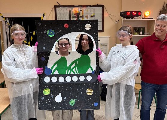 Grafika 9: Nerd Night w LO1 - nasi uczniowie w świecie nauki