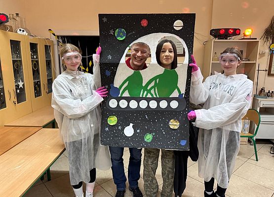 Grafika 7: Nerd Night w LO1 - nasi uczniowie w świecie nauki