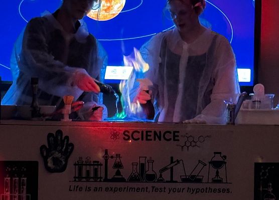 Grafika 11: Nerd Night w LO1 - nasi uczniowie w świecie nauki