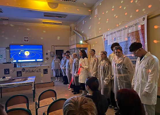 Grafika 12: Nerd Night w LO1 - nasi uczniowie w świecie nauki