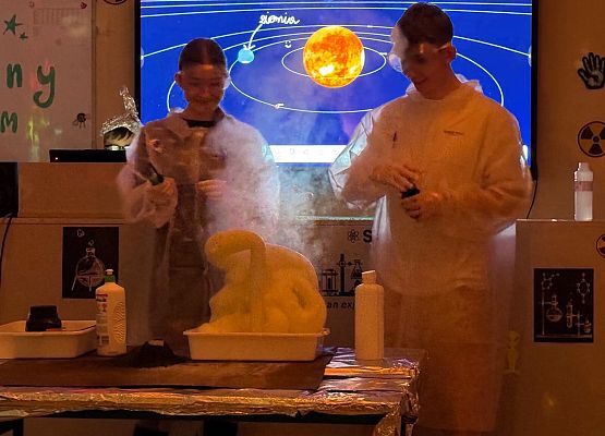 Grafika 10: Nerd Night w LO1 - nasi uczniowie w świecie nauki